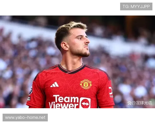 高考结束曼联球迷寄望芒特下赛季表现出色带领球队再创辉煌